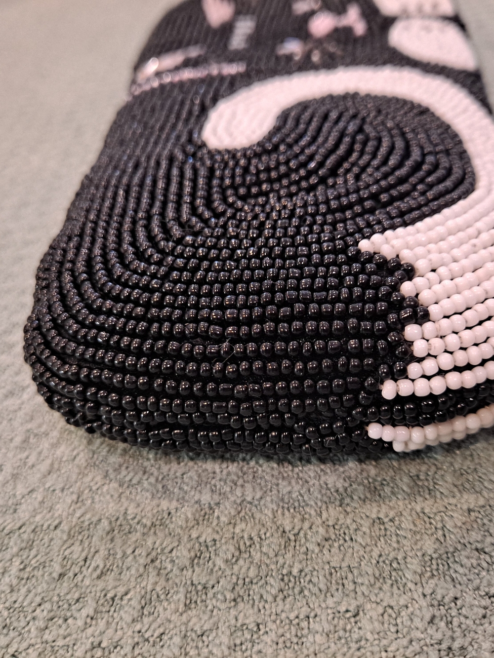 Lillian Vernon Vintage Black & Pink Seed Beaded Mini Glasses Case Sleeping Cat - Picture 4 of 10